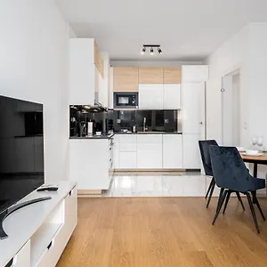 Hotel apartamentowy Your 1 Sierpnia Street